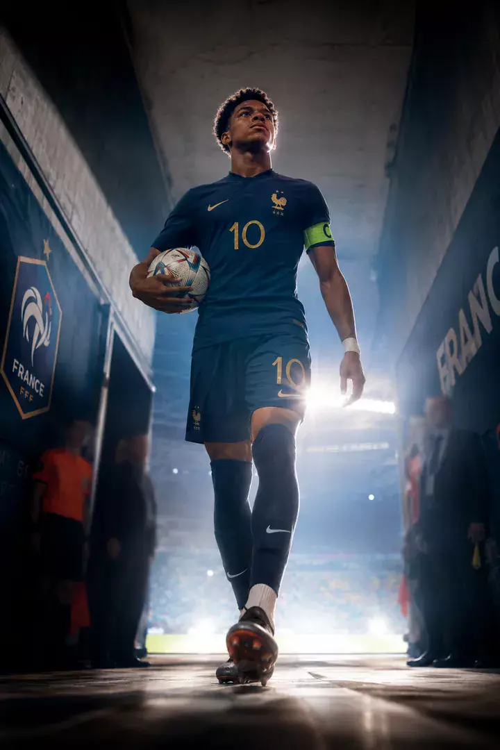 Tunnel Walkout — AI photo example