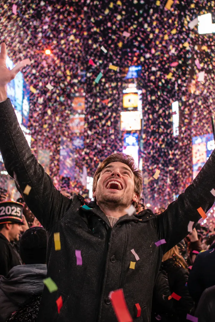 Confetti Countdown: AI New Year's Eve photo effect example 2